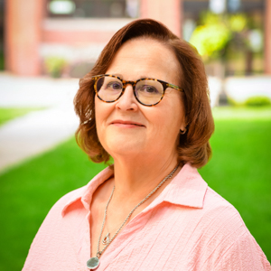 Helane Folske-Starlin headshot