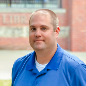 马特·格里森 headshot