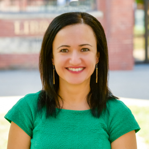 Cristina Hayes headshot