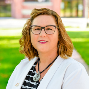 斯蒂芬妮·福尔摩斯 headshot