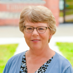 维姬·琼斯博士 Vicky Jones headshot