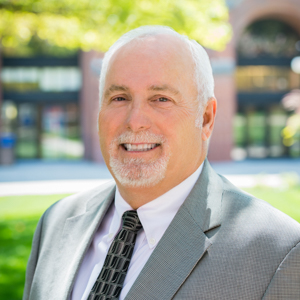 Dr. Greg Seay, 研究生院院长