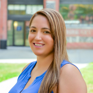 卡桑德拉他 headshot