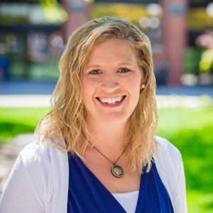 艾米丽Volker headshot