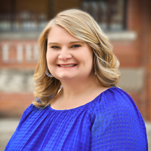 嘉莉·梅·伯纳姆 headshot